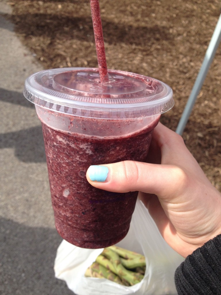 Fresh Blueberry Smoothie & Asparagus | www.mybaconwrappedlife.com