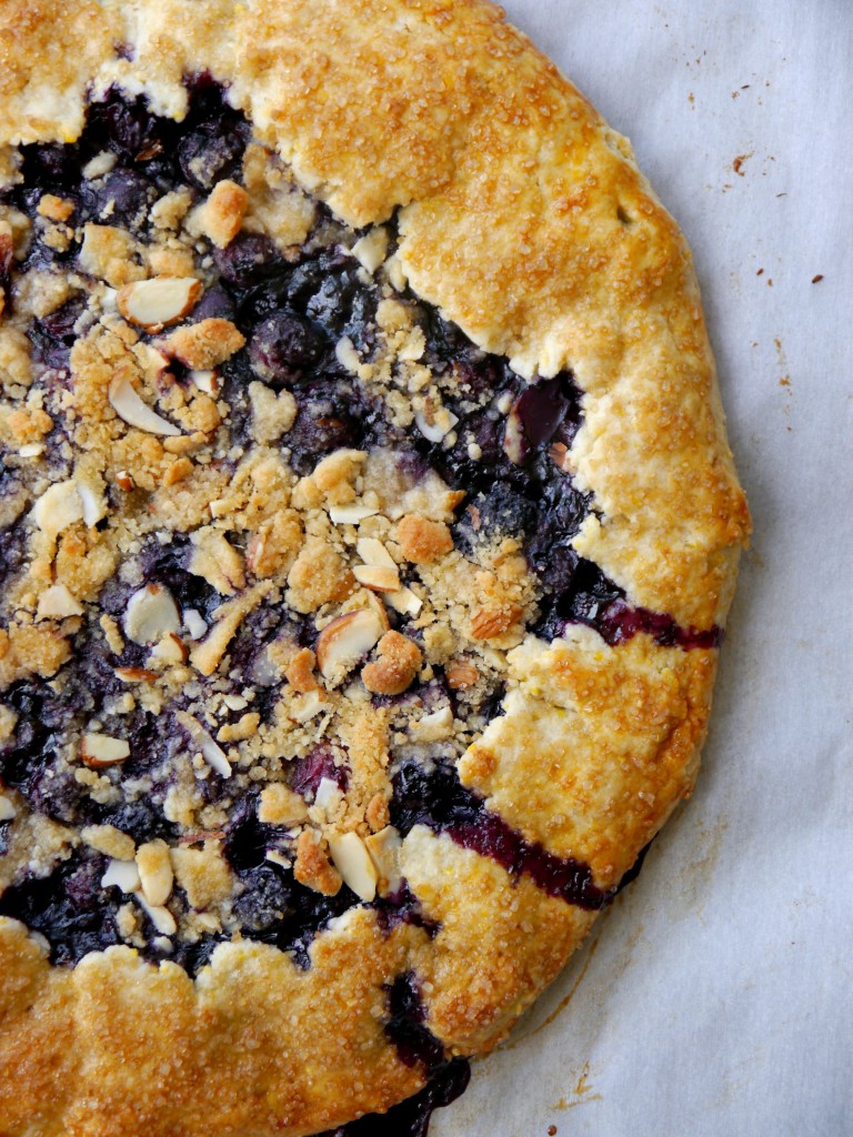 Almond Streusel-Topped Blueberry Galette | www.mybaconwrappedlife.com