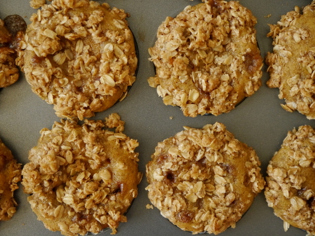 cinnamon streusel-topped pumpkin muffins // my bacon-wrapped life