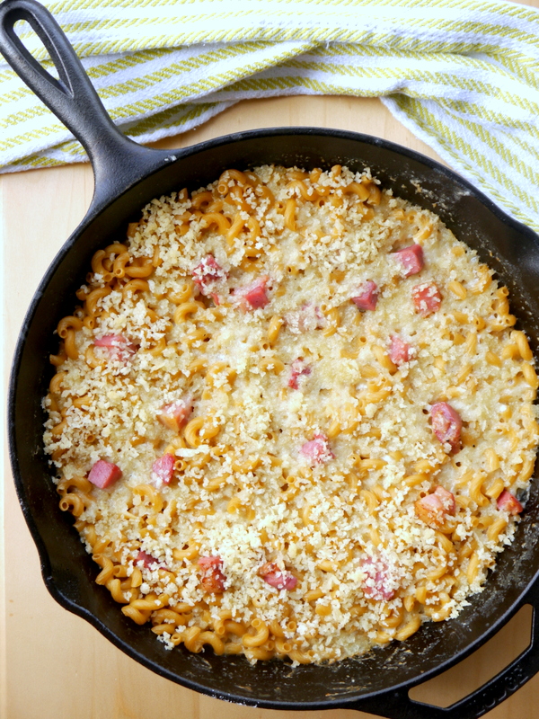 skillet baked pancetta macaroni and cheese // my bacon-wrapped life