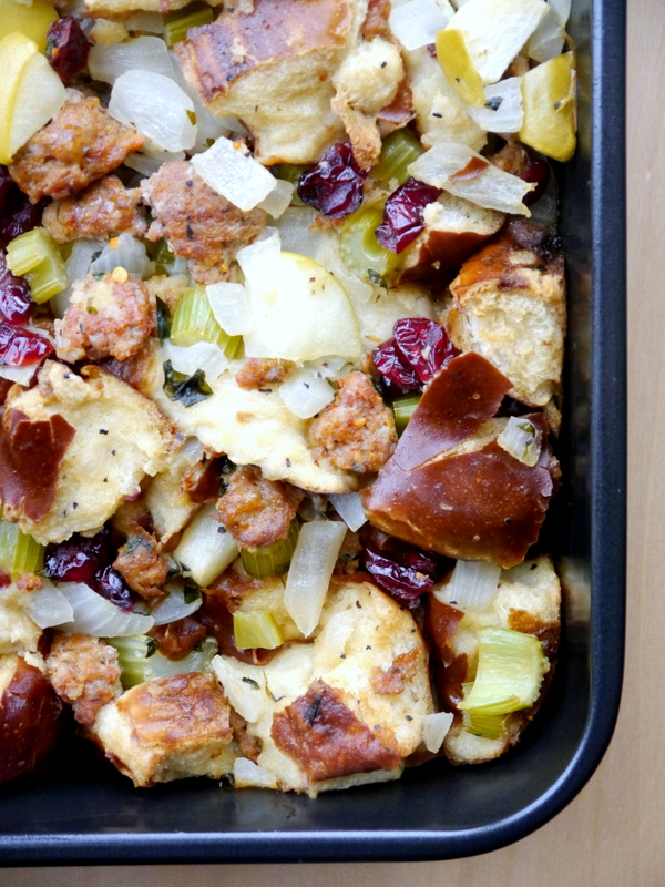sausage and apple pretzel bread stuffing // my bacon-wrapped life