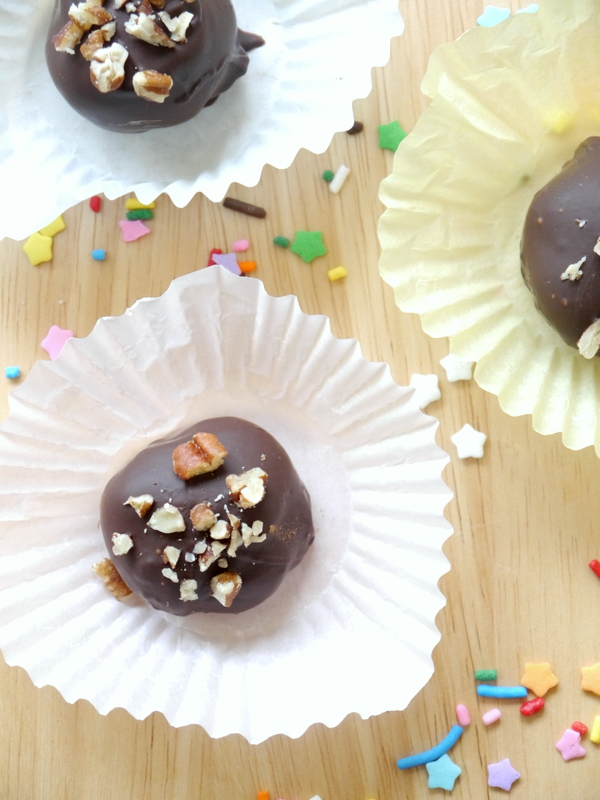 bourbon pecan chocolate truffles // my bacon-wrapped life