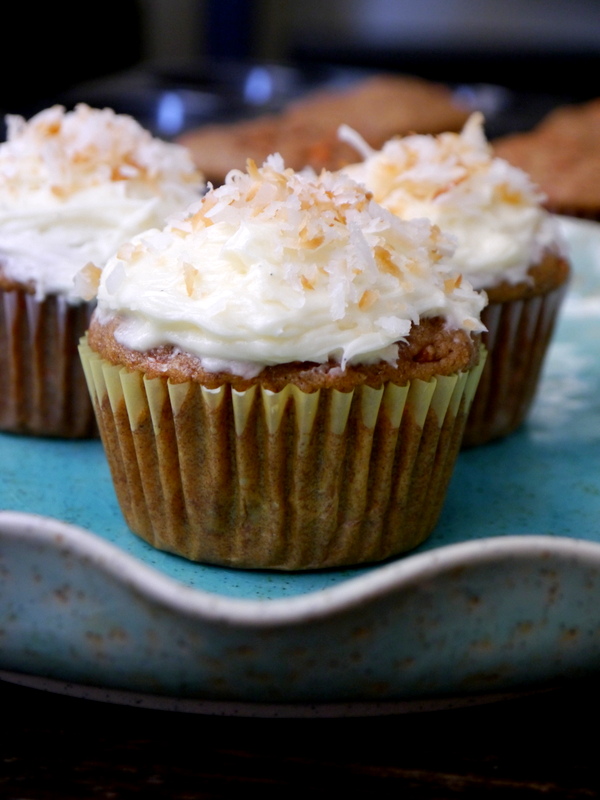 (vegan) carrot cake cupcakes with (almost vegan) coconut milk frosting // my bacon-wrapped life