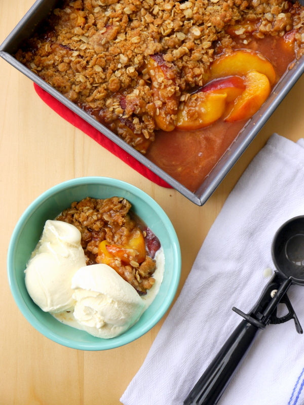 vanilla bean peach crisp // my bacon-wrapped life