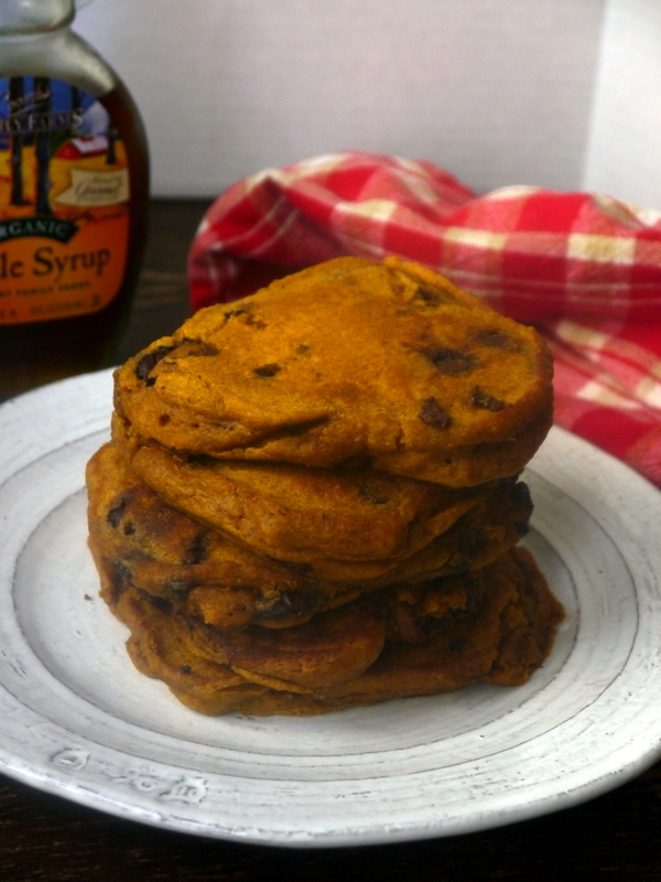dark chocolate chip pumpkin pancakes // my bacon-wrapped life