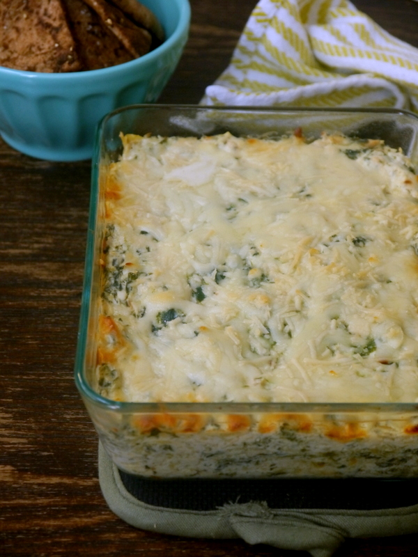 greek yogurt spinach and artichoke dip with toasted za'atar pita chips // my bacon-wrapped life