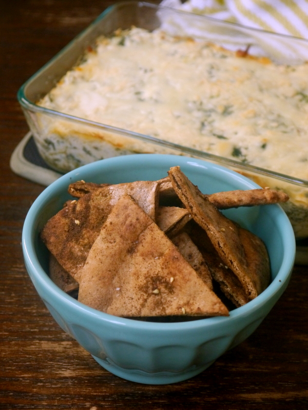 greek yogurt spinach and artichoke dip with toasted za'atar pita chips // my bacon-wrapped life