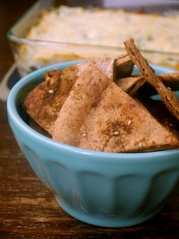 greek yogurt spinach and artichoke dip with toasted za'atar pita chips // my bacon-wrapped life