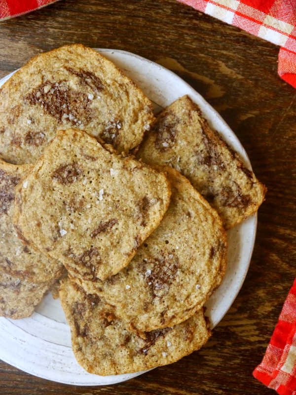 almond flour chocolate chip cookies // my bacon-wrapped life