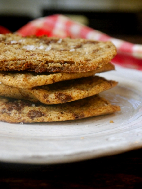 almond flour chocolate chip cookies // my bacon-wrapped life