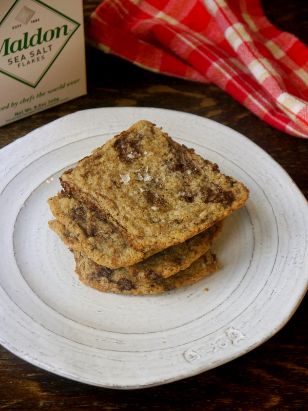 almond flour chocolate chip cookies // my bacon-wrapped life
