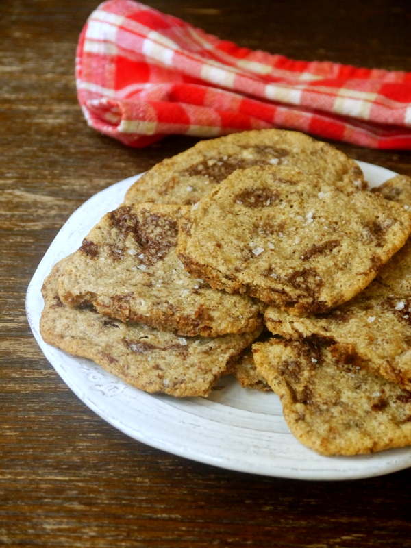 almond flour chocolate chip cookies // my bacon-wrapped life