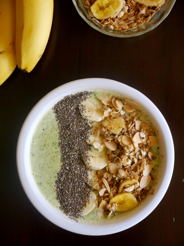 mango green smoothie bowls // my bacon-wrapped life