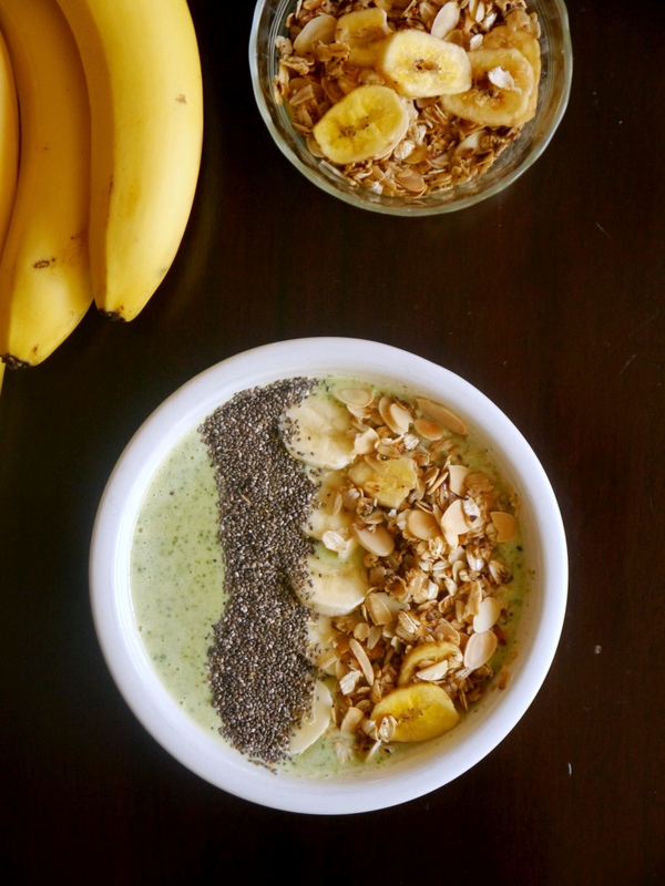 mango green smoothie bowls // my bacon-wrapped life