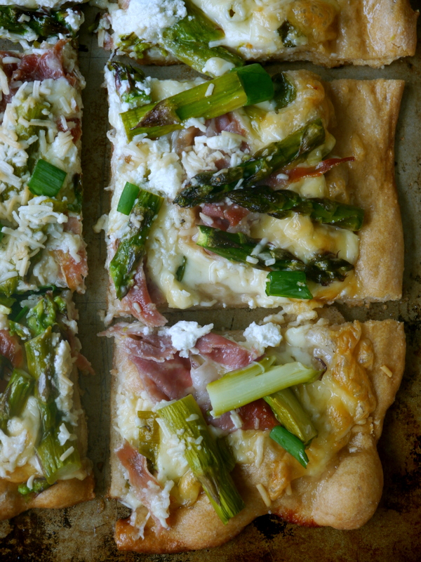 asparagus and prosciutto pizza // my bacon-wrapped life