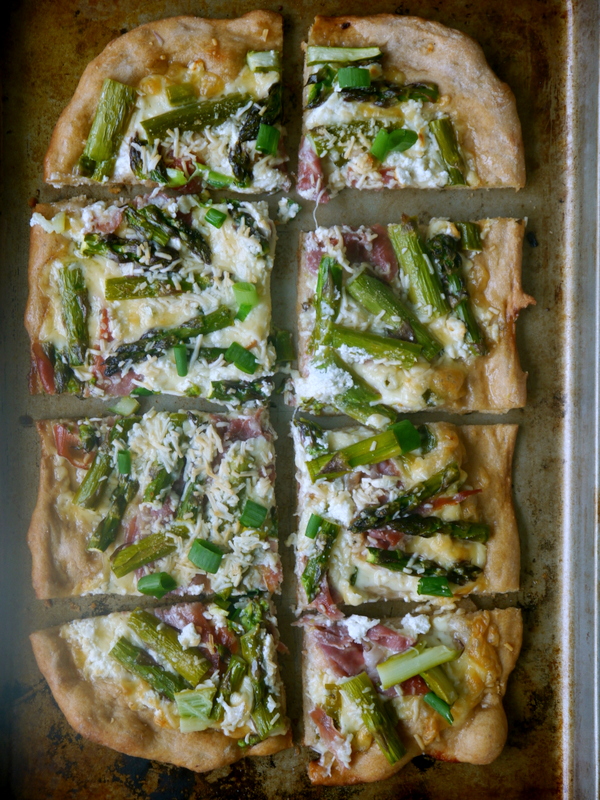 asparagus and prosciutto pizza // my bacon-wrapped life