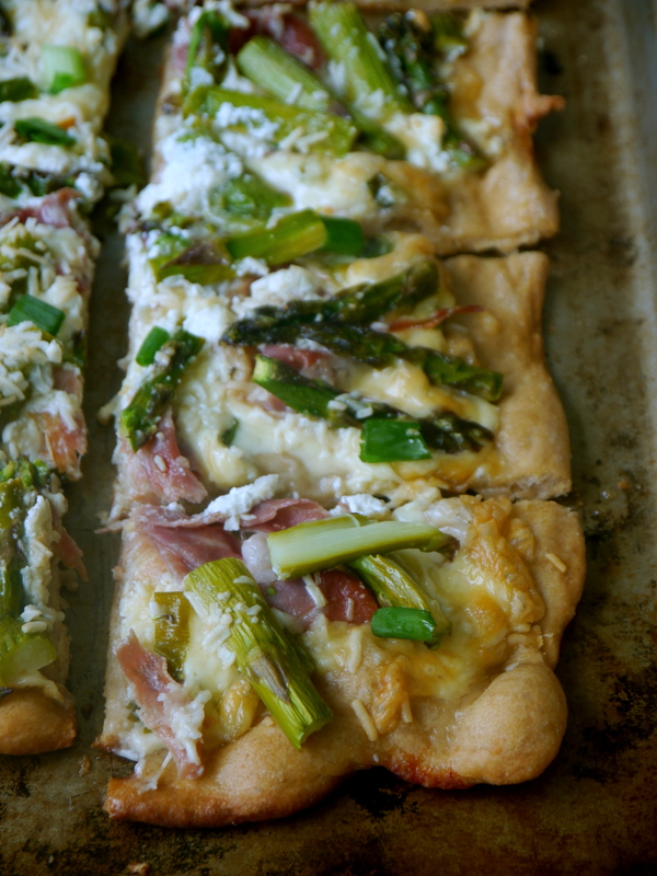 asparagus and prosciutto pizza // my bacon-wrapped life