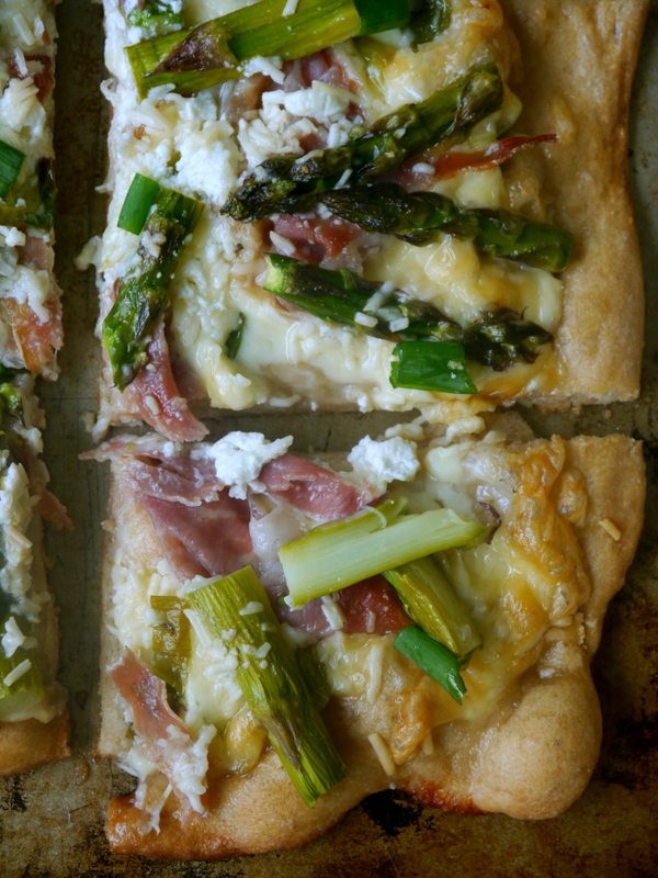 asparagus and prosciutto pizza // my bacon-wrapped life