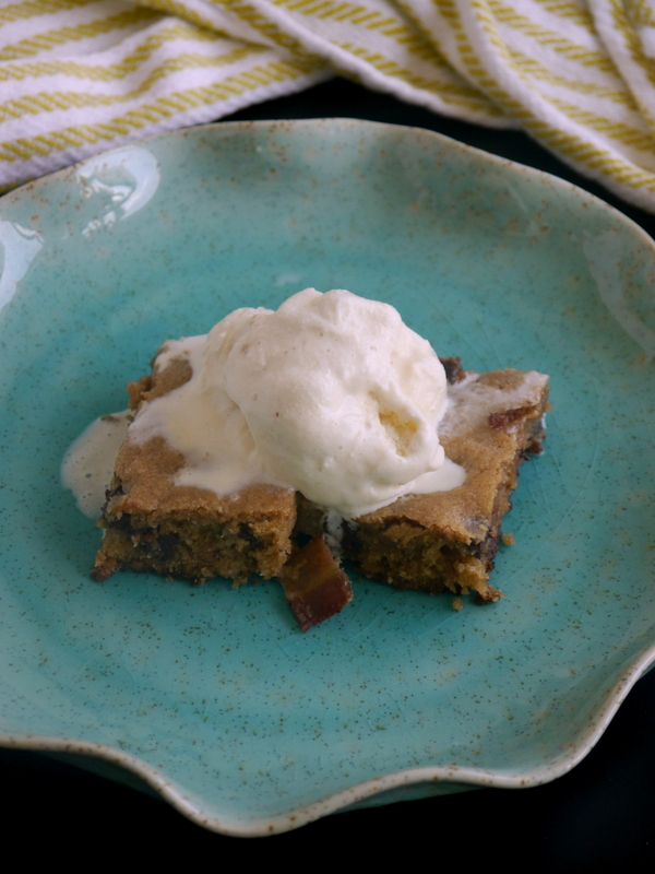 skillet bacon chocolate chip cookie // my bacon-wrapped life