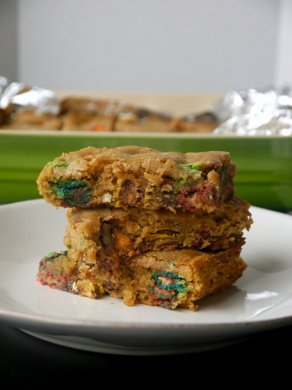 sweet and salty candy bar blondies // my bacon-wrapped life