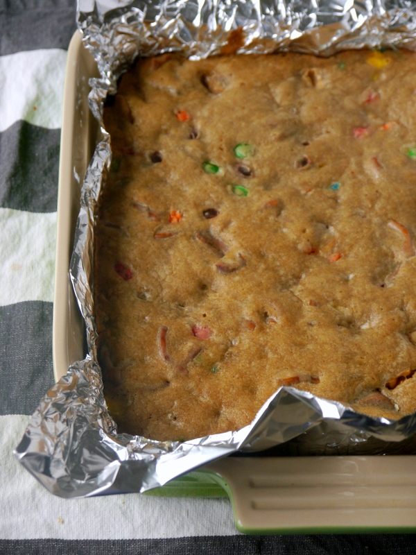 sweet and salty candy bar blondies // my bacon-wrapped life