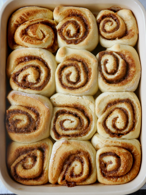 brown butter cinnamon rolls with cream cheese frosting // my bacon-wrapped life