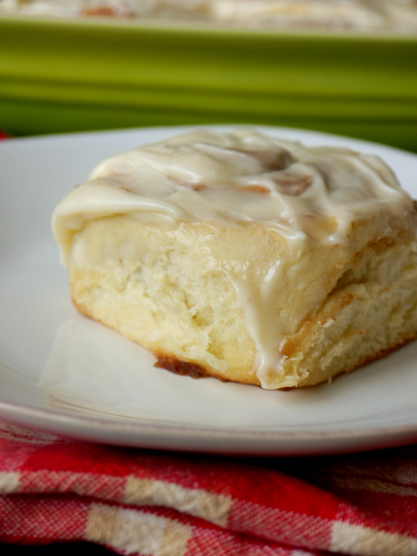 brown butter cinnamon rolls with cream cheese frosting // my bacon-wrapped life