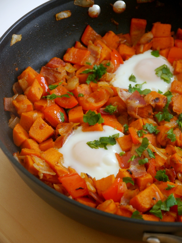 smoky sweet potato bacon breakfast skillet // my bacon-wrapped life