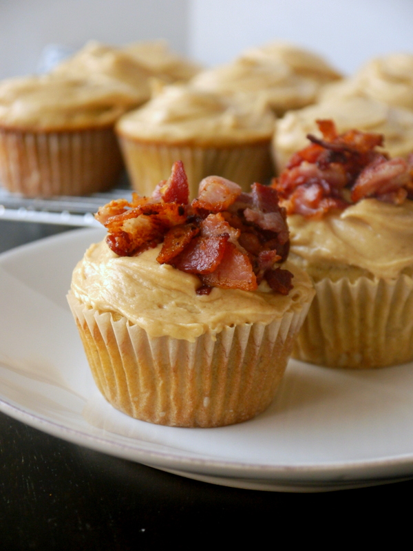 elvis cupcakes // my bacon-wrapped life