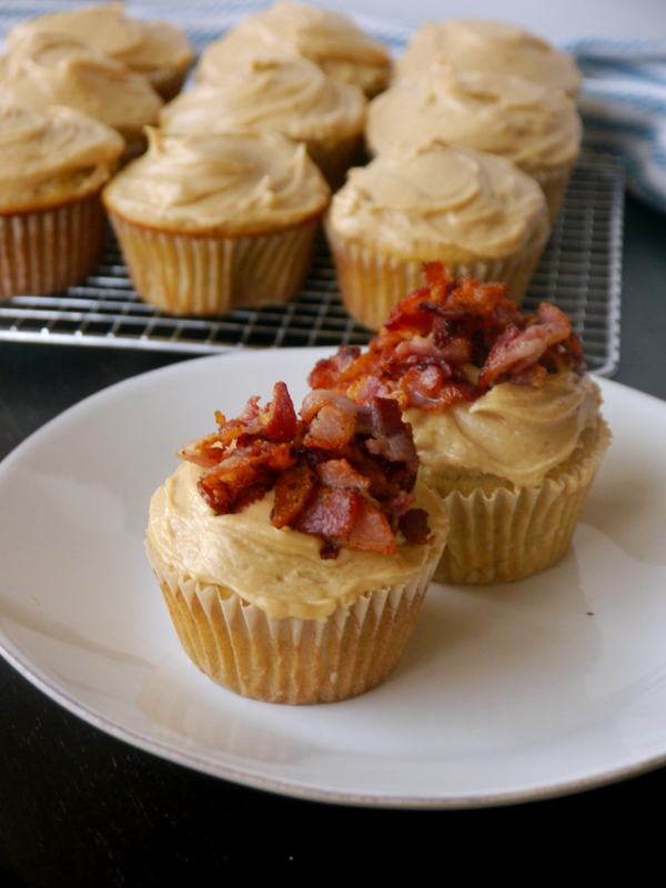 elvis cupcakes // my bacon-wrapped life