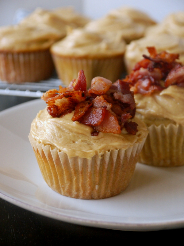 elvis cupcakes // my bacon-wrapped life
