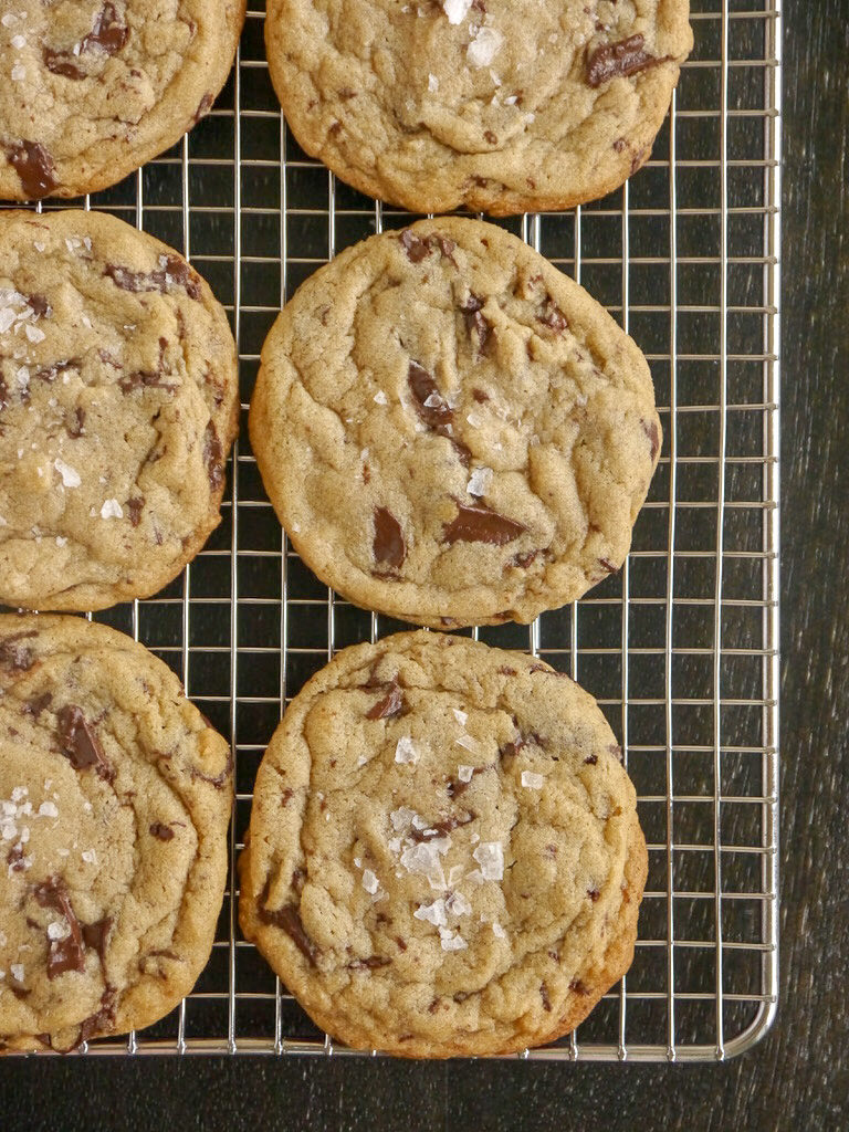 salted tahini chocolate chip cookies // my bacon-wrapped life