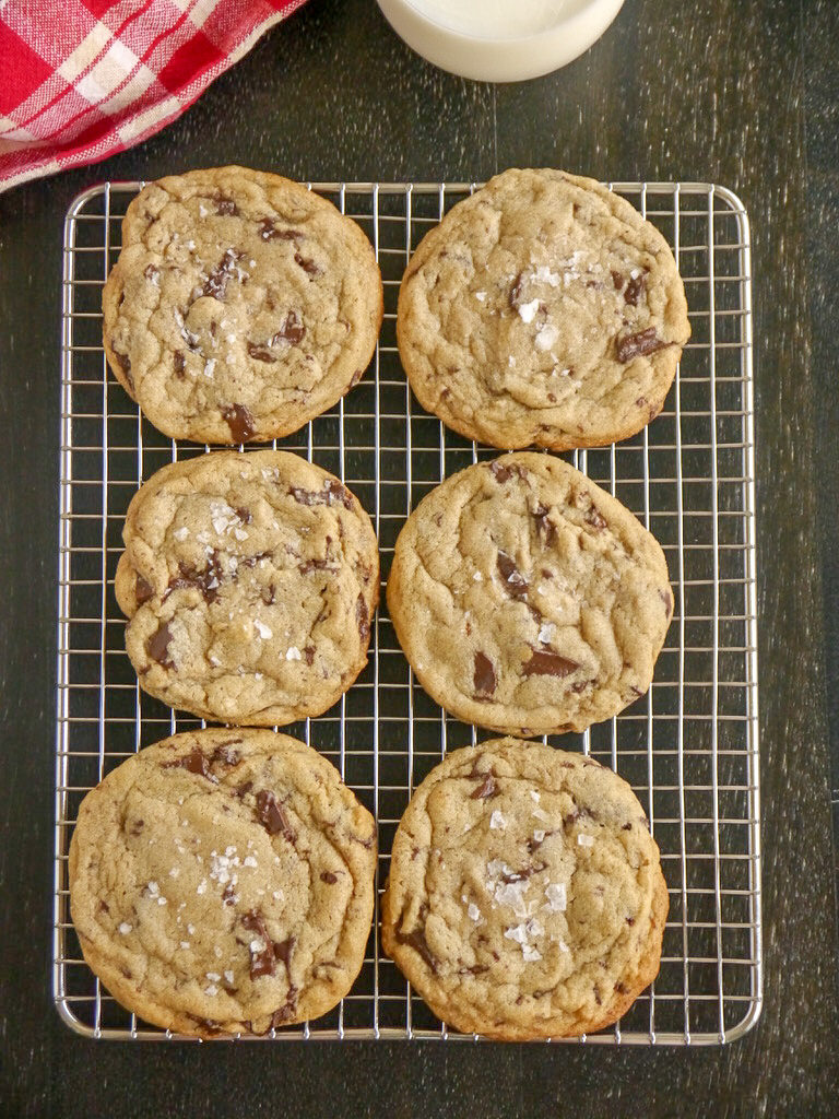 salted tahini chocolate chip cookies // my bacon-wrapped life