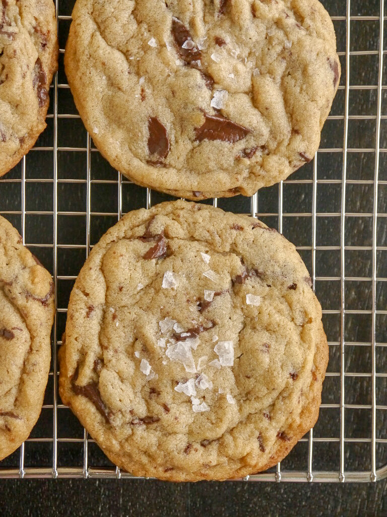 salted tahini chocolate chip cookies // my bacon-wrapped life