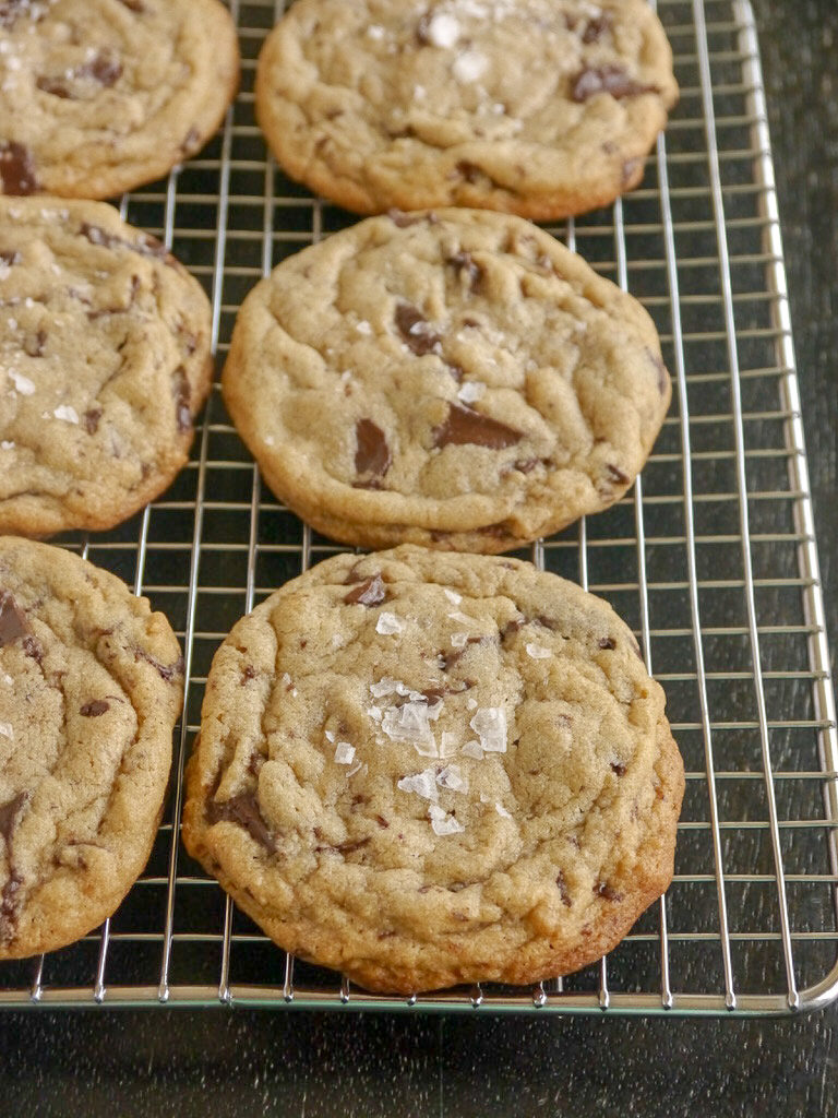 salted tahini chocolate chip cookies // my bacon-wrapped life