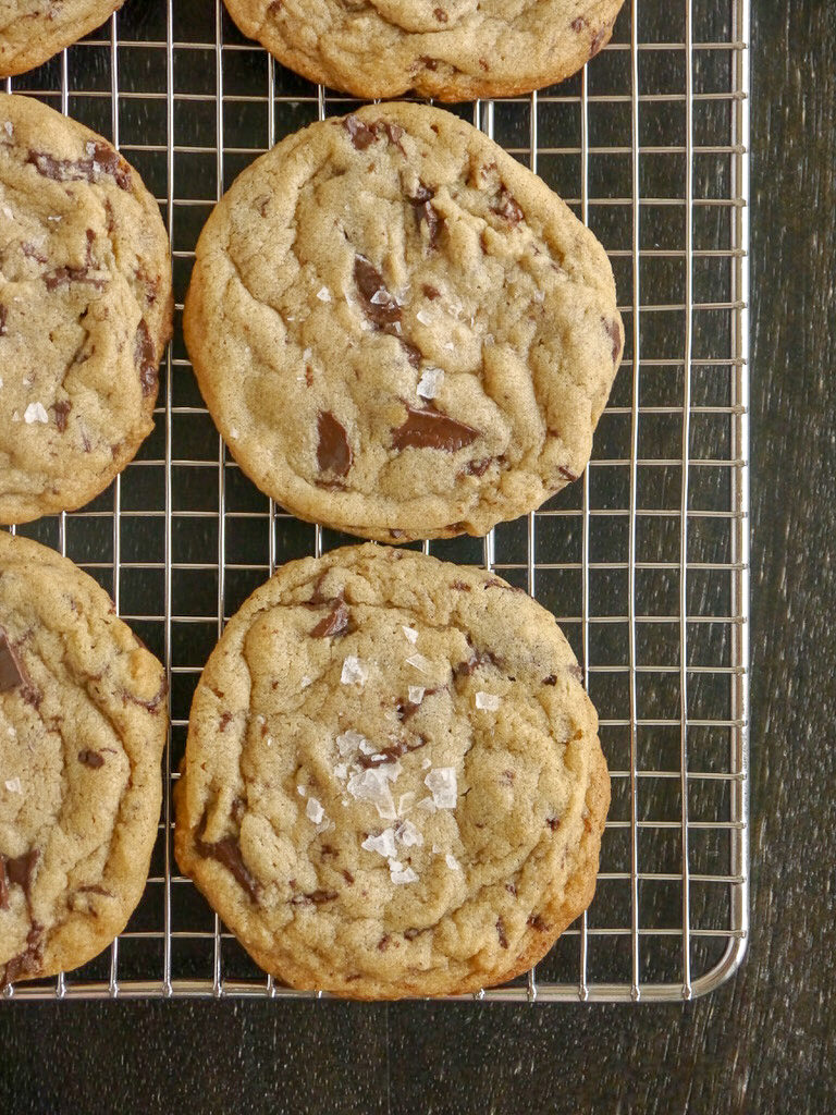 salted tahini chocolate chip cookies // my bacon-wrapped life