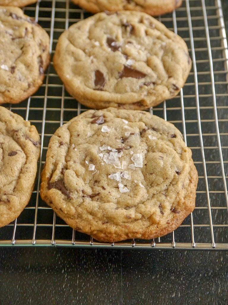 salted tahini chocolate chip cookies // my bacon-wrapped life